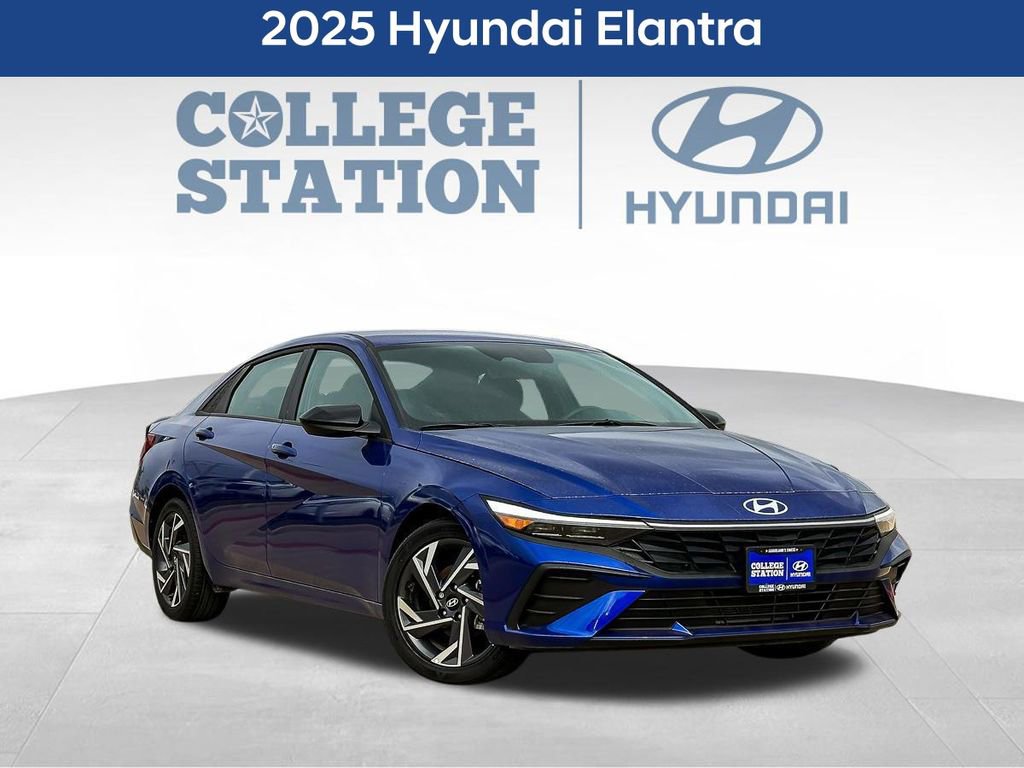 Used 2025 Hyundai Elantra Sport image 3