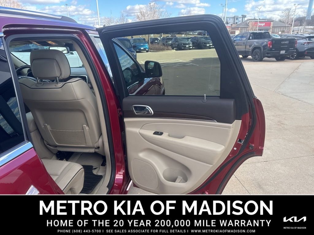 Used 2014 Jeep Grand Cherokee Overland w/ Advanced Technology Group image 34