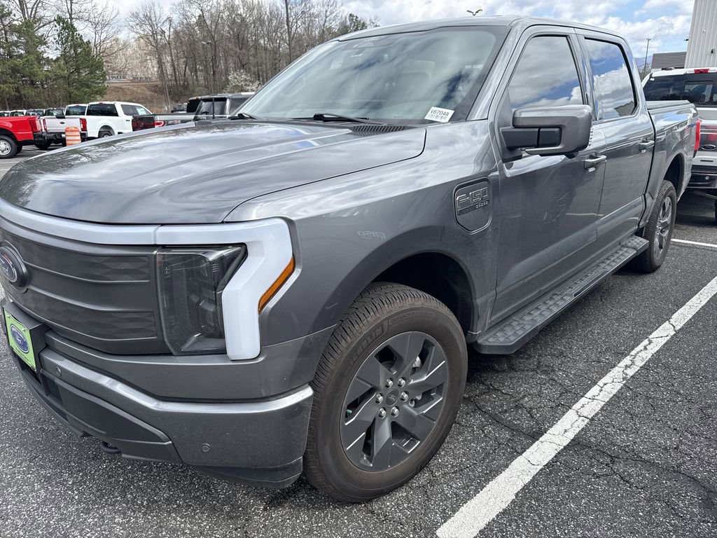 Used 2022 Ford F150 Lightning Lariat image 6