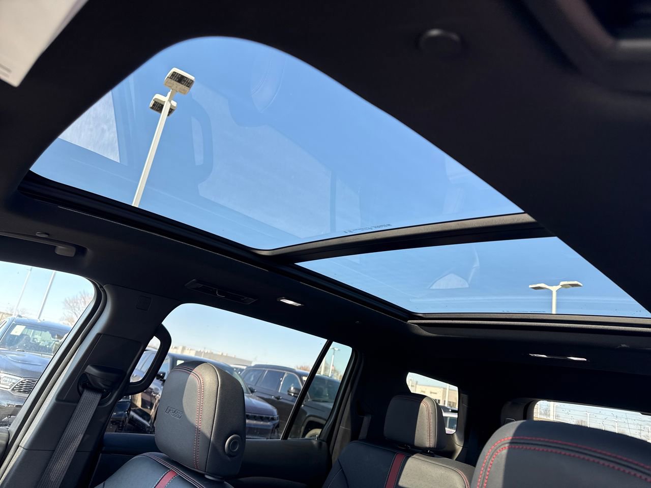 Used 2025 Chevrolet Traverse RS image 13