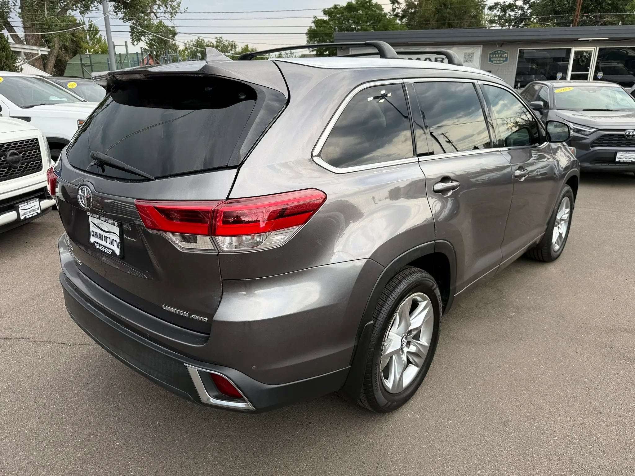 Used 2018 Toyota Highlander Limited w/ Carpet Mat Package (TMS) AWD/4WD image 9