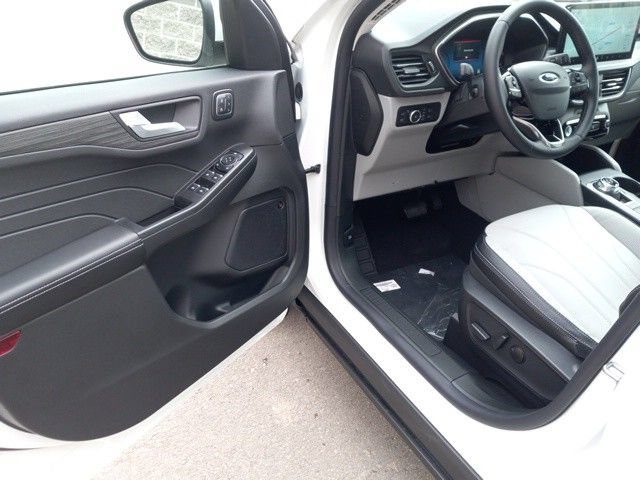 New 2025 Ford Escape SE w/ PHEV Premium Package FWD image 10