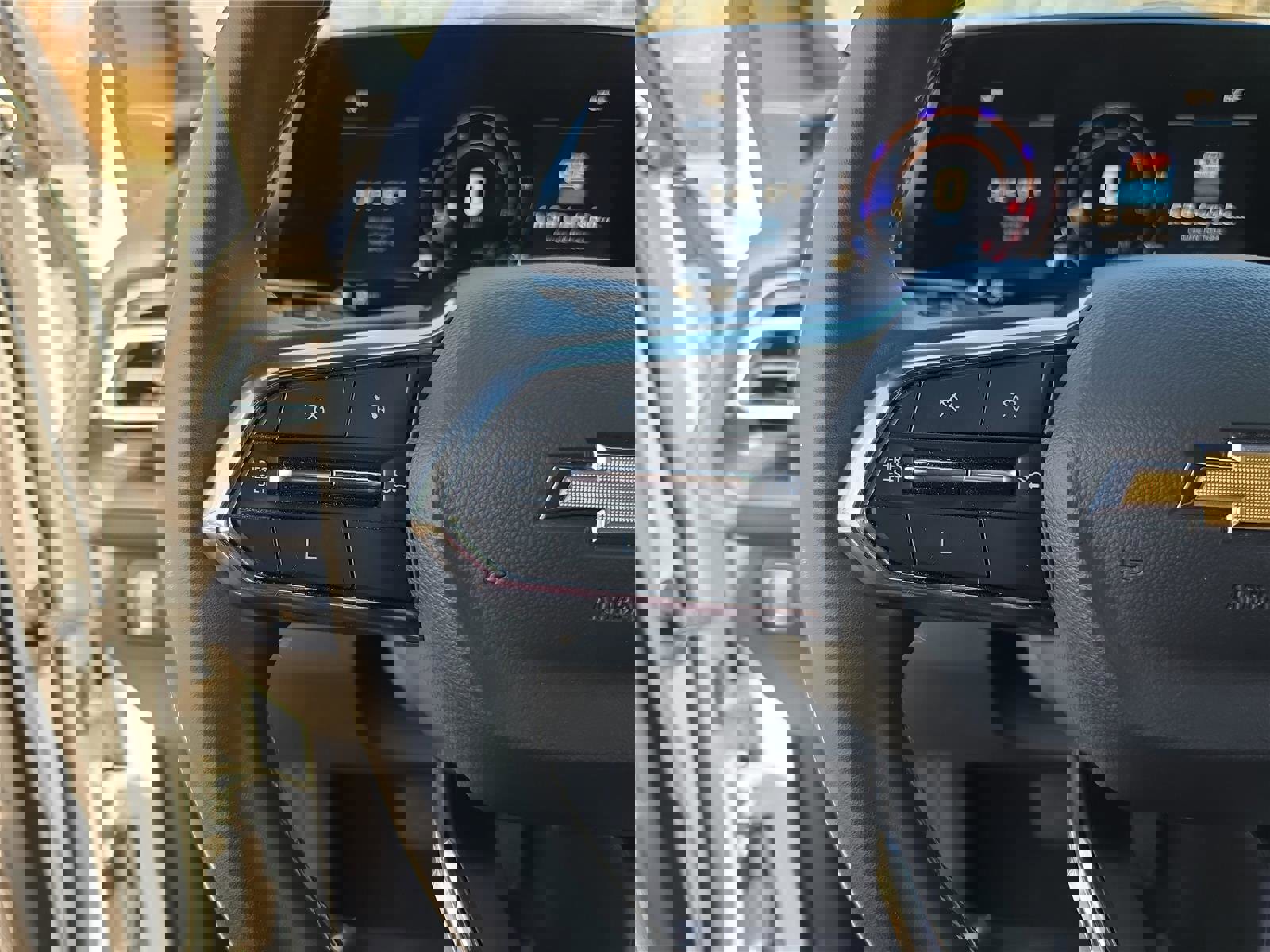 Used 2025 Chevrolet Traverse LT image 31