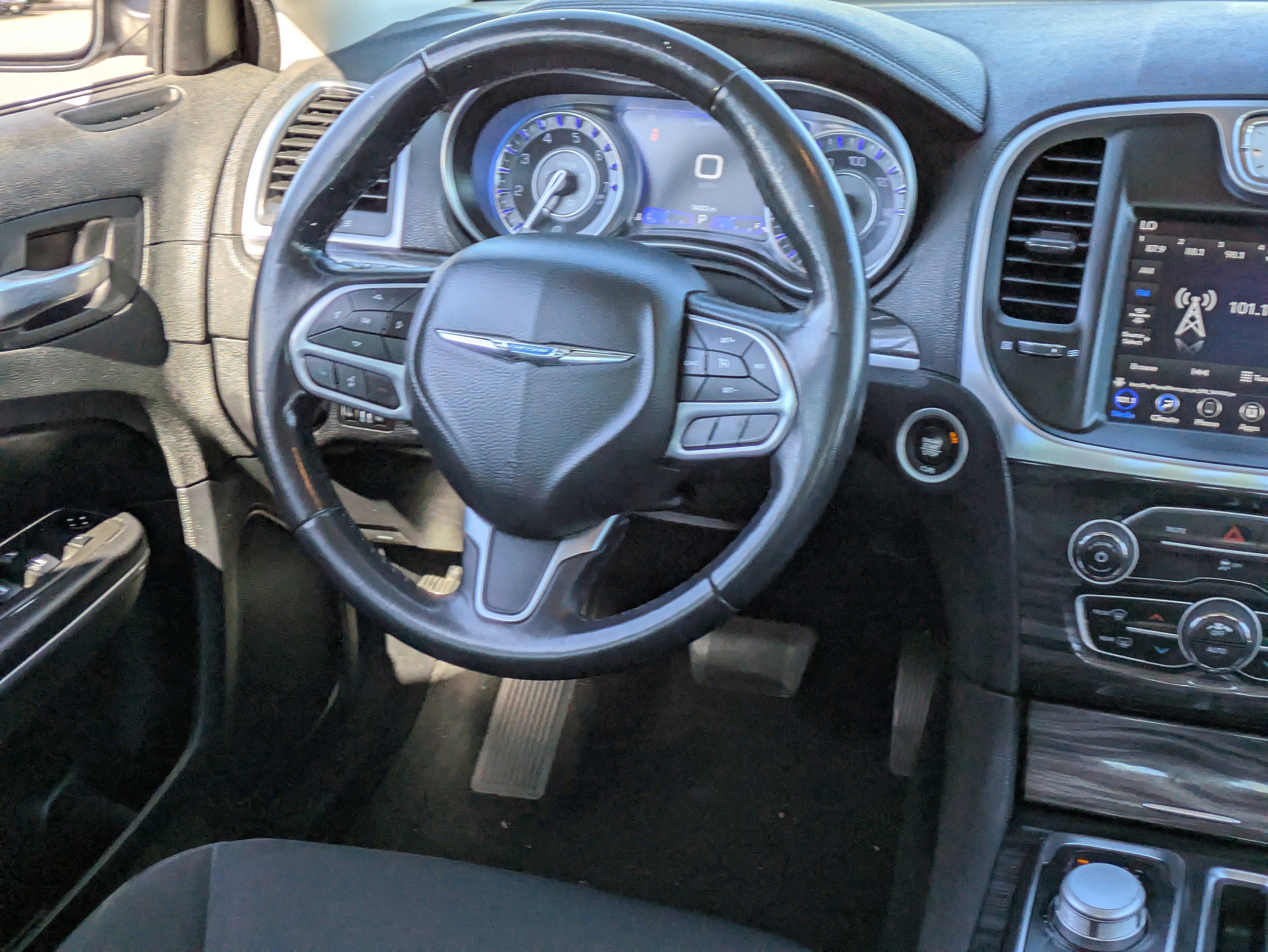 Used 2021 Chrysler 300 Touring image 15