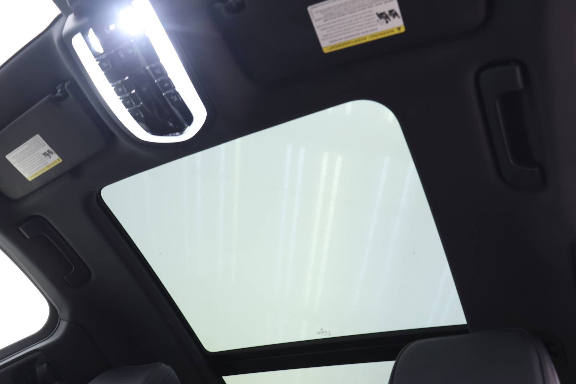 Used 2025 Porsche Macan image 22