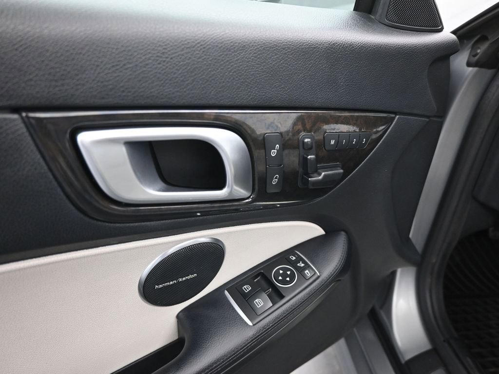 Used 2015 Mercedes-Benz SLK 250 image 9