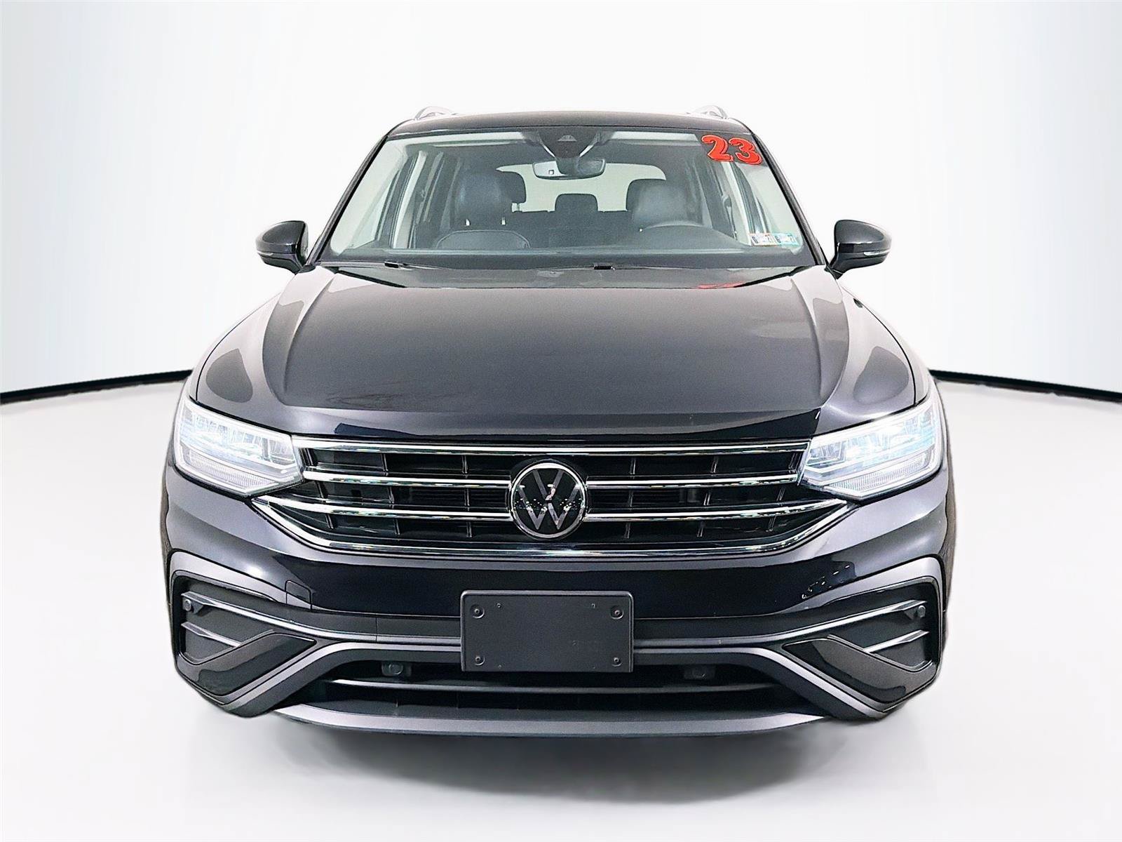 Used 2023 Volkswagen Tiguan SE w/ Panoramic Sunroof Package AWD/4WD image 6