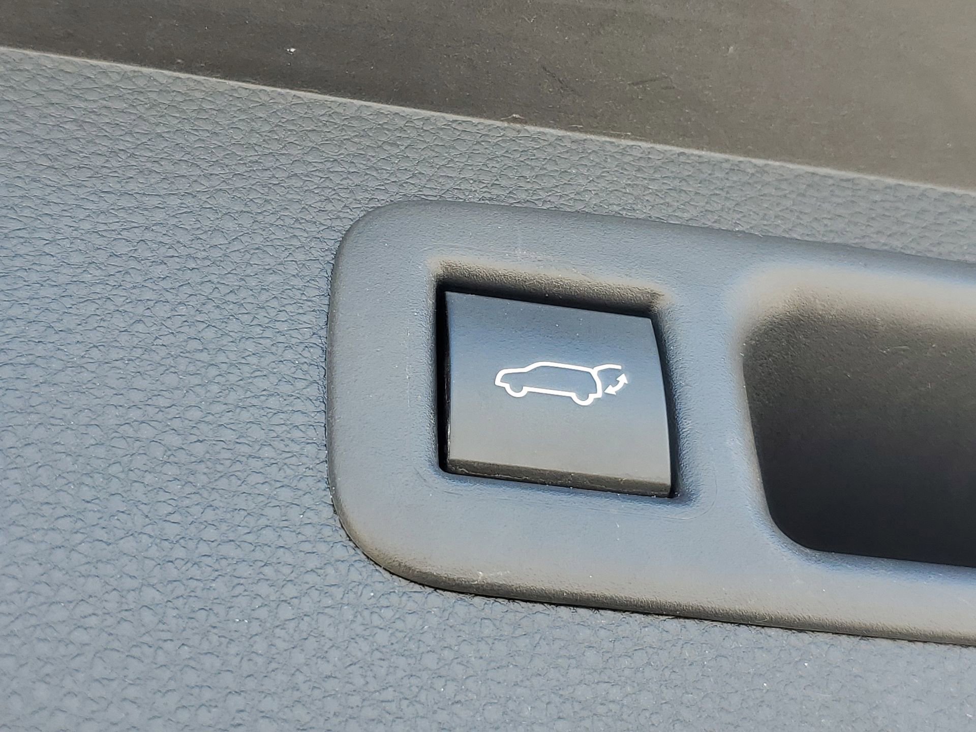 Used 2021 Toyota Highlander XLE image 9