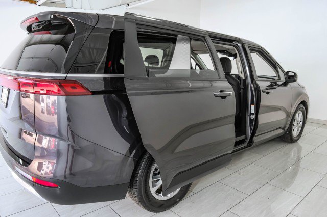 Used 2023 Kia Carnival LX FWD image 45
