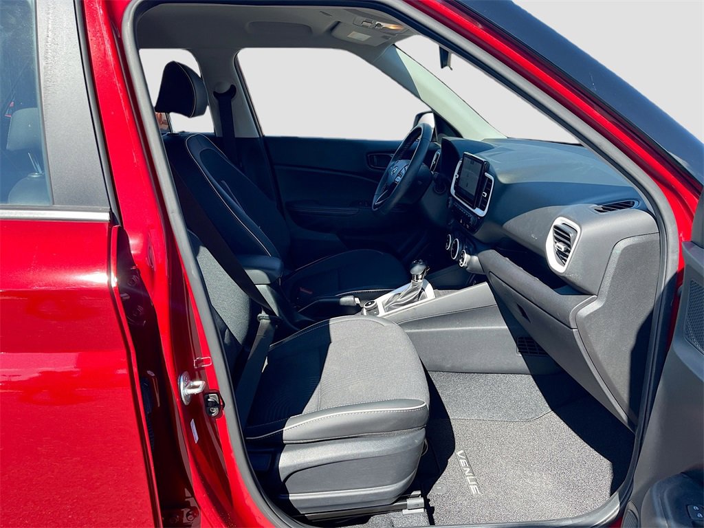 Used 2024 Hyundai Venue Limited image 28