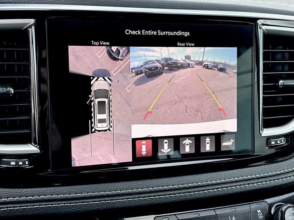 Used 2023 Chrysler Pacifica Touring-L FWD image 21