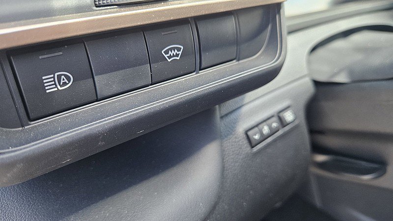 Used 2025 Toyota Crown AWD/4WD image 19