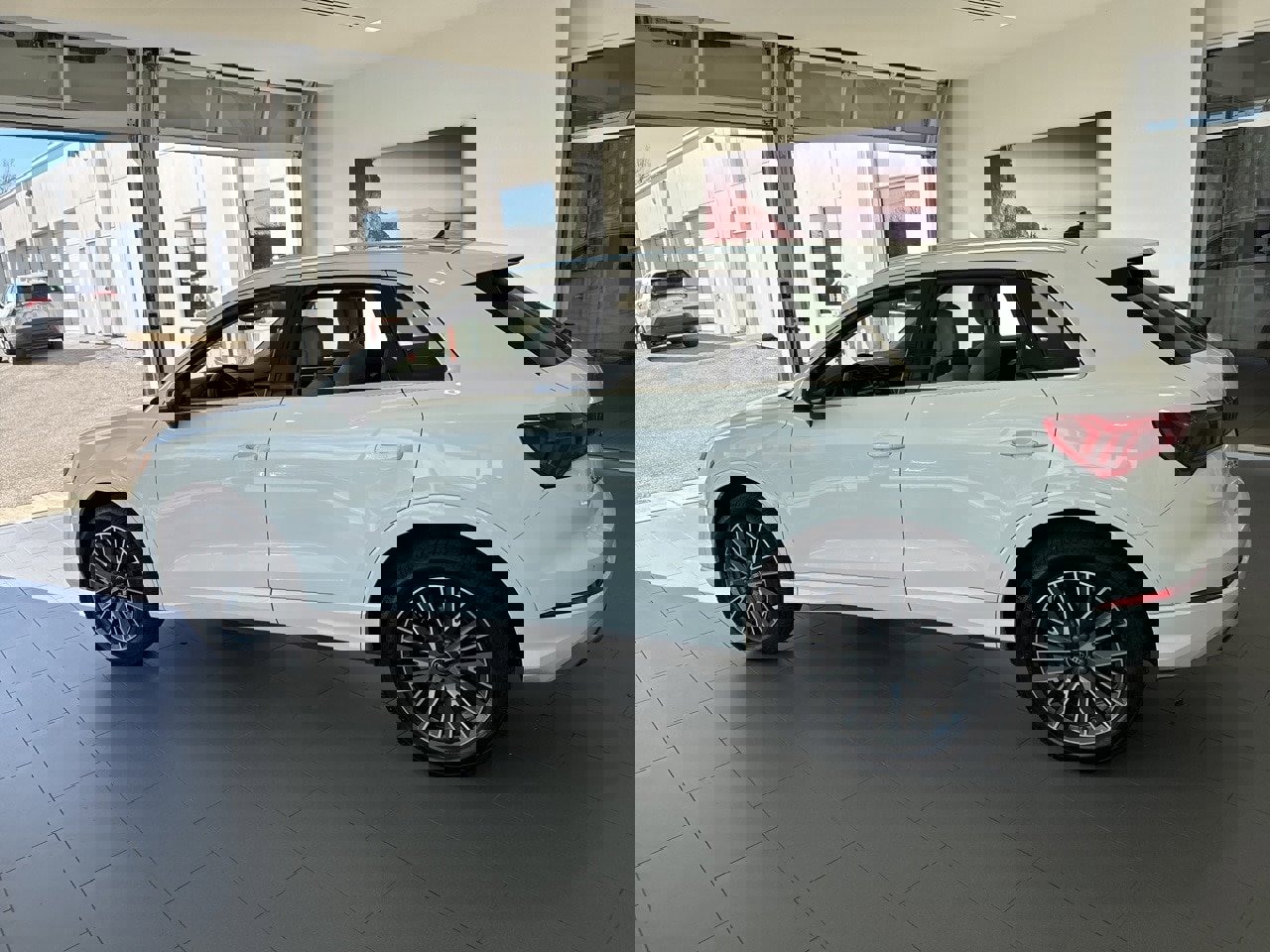 Used 2022 Audi Q3 2.0T Premium w/ Convenience Package image 5