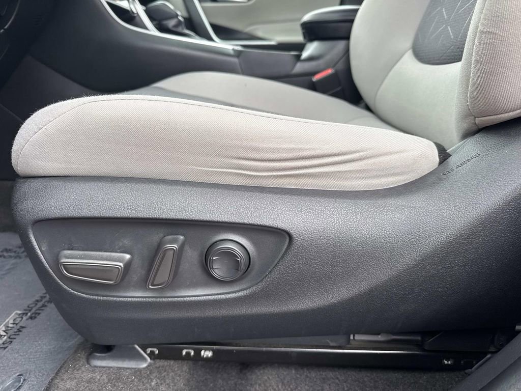 Used 2023 Toyota RAV4 XLE image 23