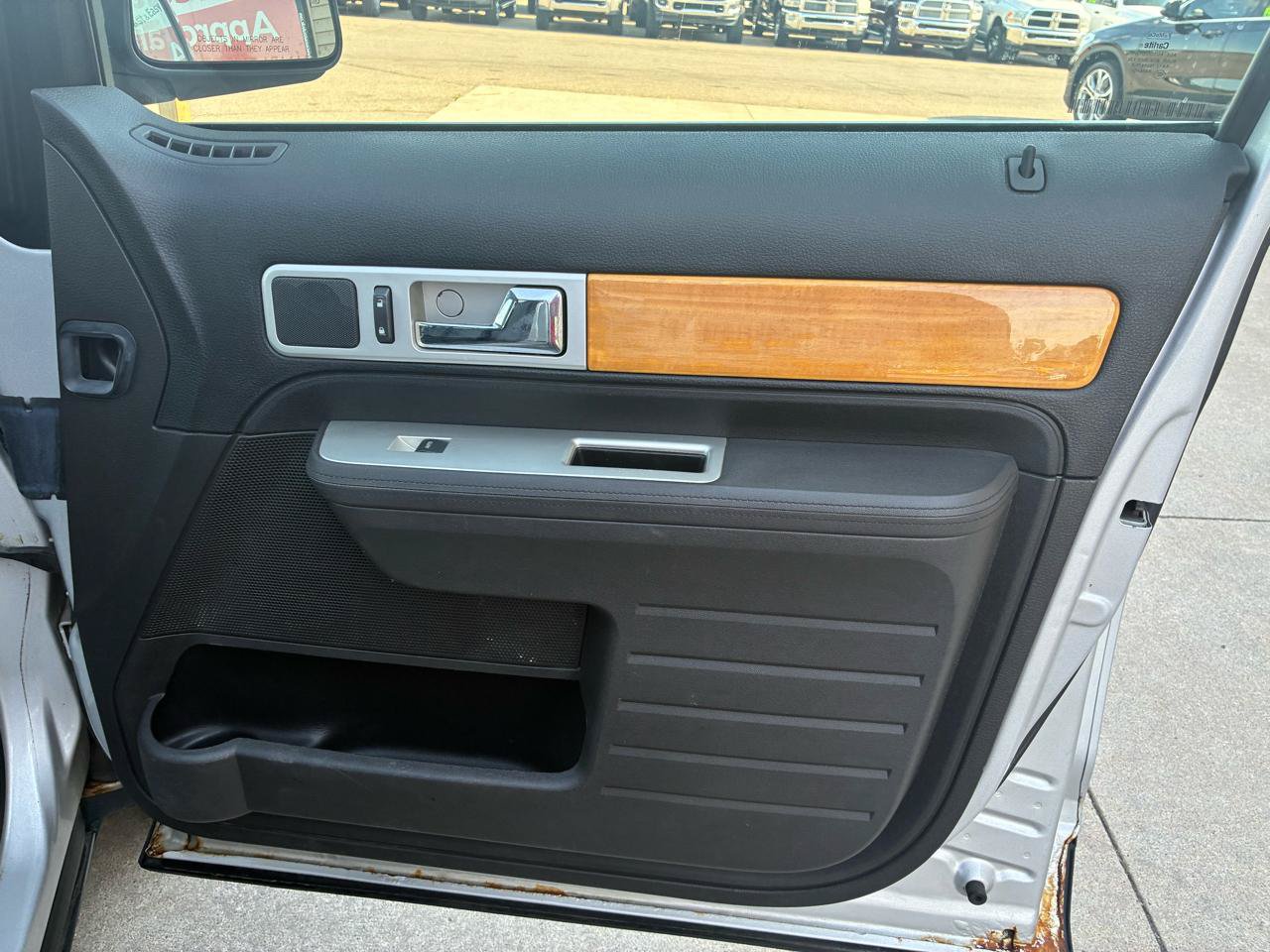 Used 2010 Lincoln MKX AWD image 16