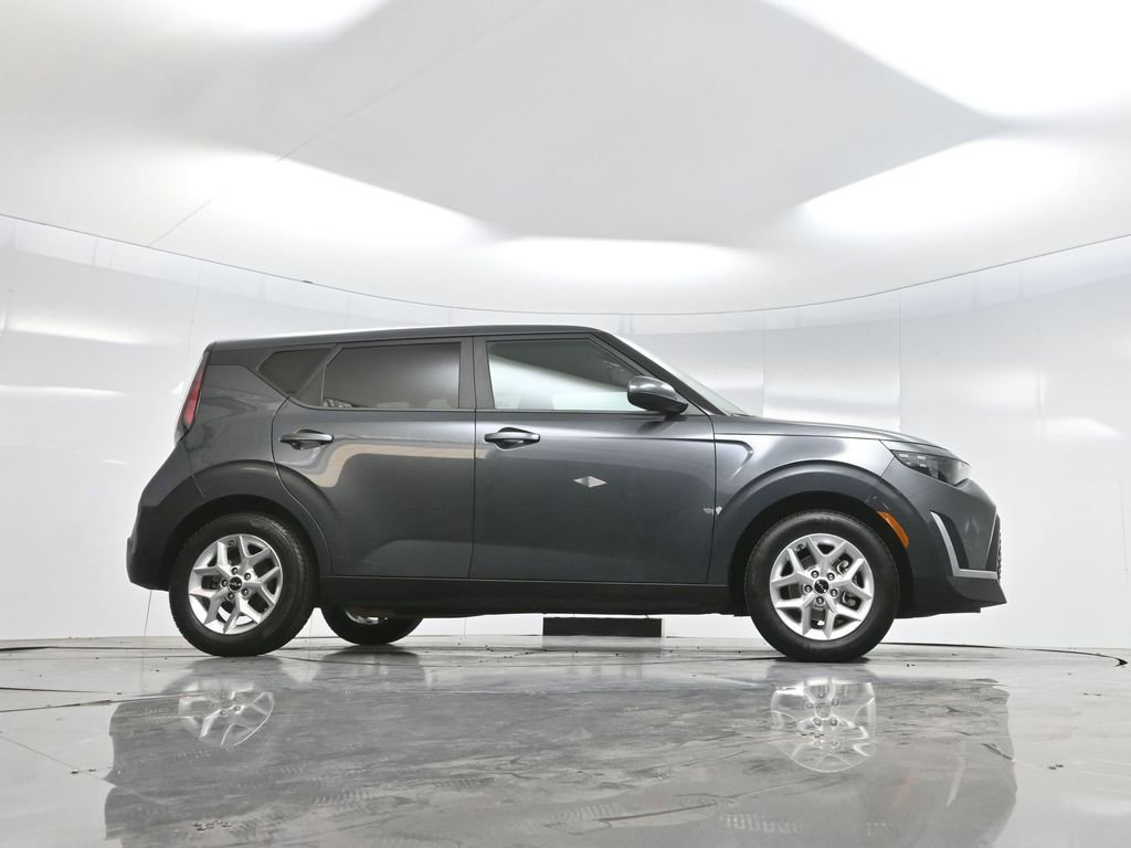 Used 2023 Kia Soul LX w/ LX Technology Package image 56