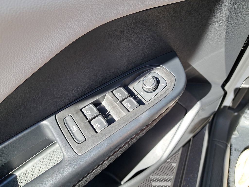 New 2025 Volkswagen Taos S image 33