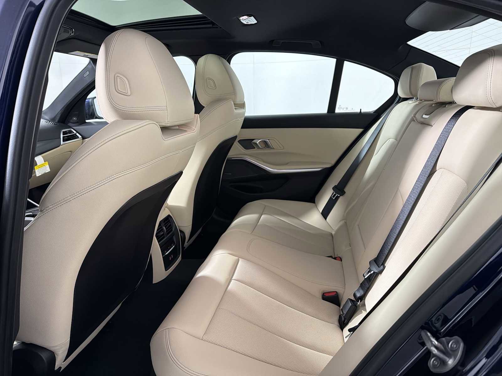 New 2026 BMW 330i xDrive Sedan w/ Convenience Package image 19