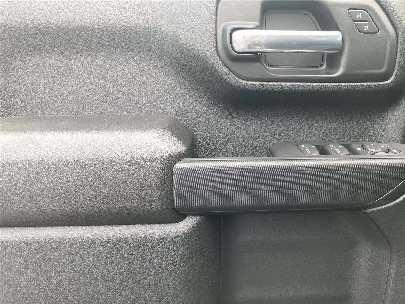 New 2026 Chevrolet Silverado 1500 Custom w/ LPO, Dark Essentials Package image 33