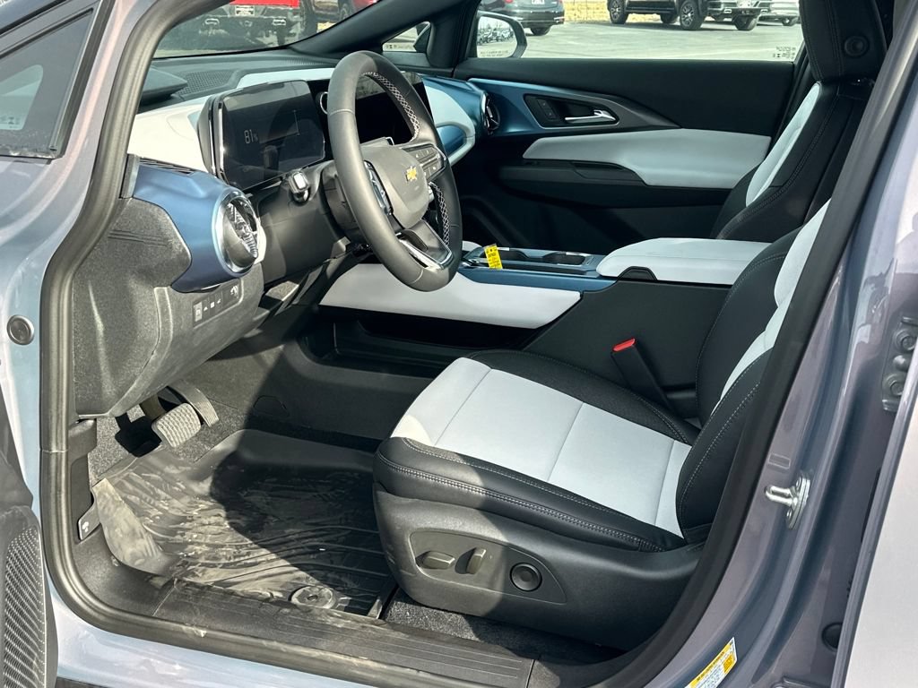 New 2026 Chevrolet Equinox EV LT w/ Convenience Package II AWD/4WD image 11
