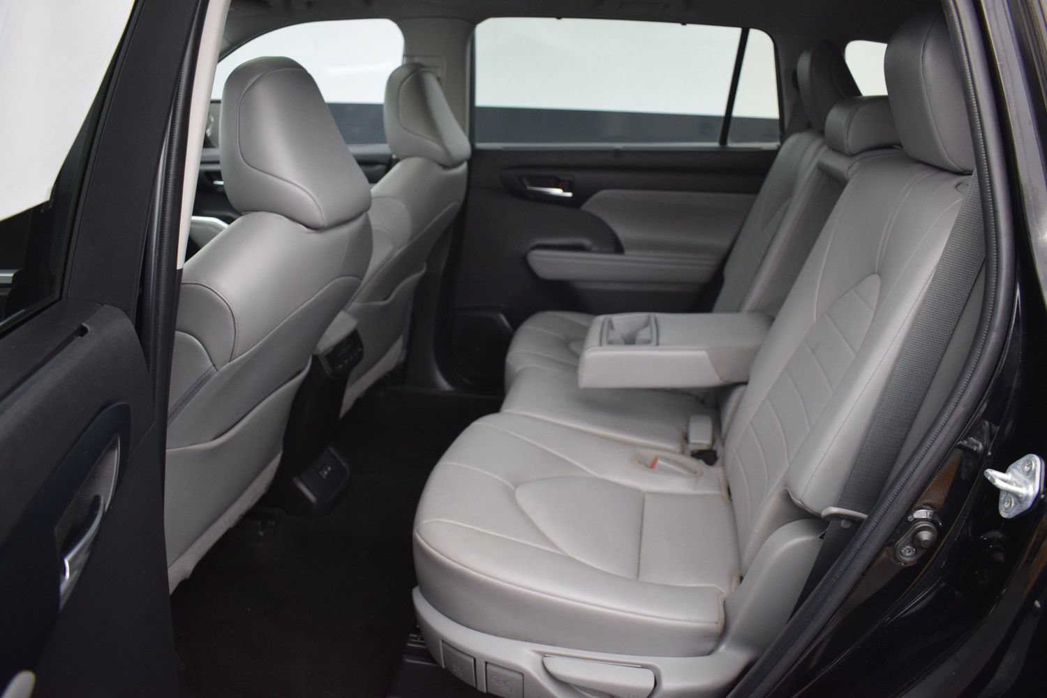 Used 2022 Toyota Highlander XLE AWD/4WD image 15