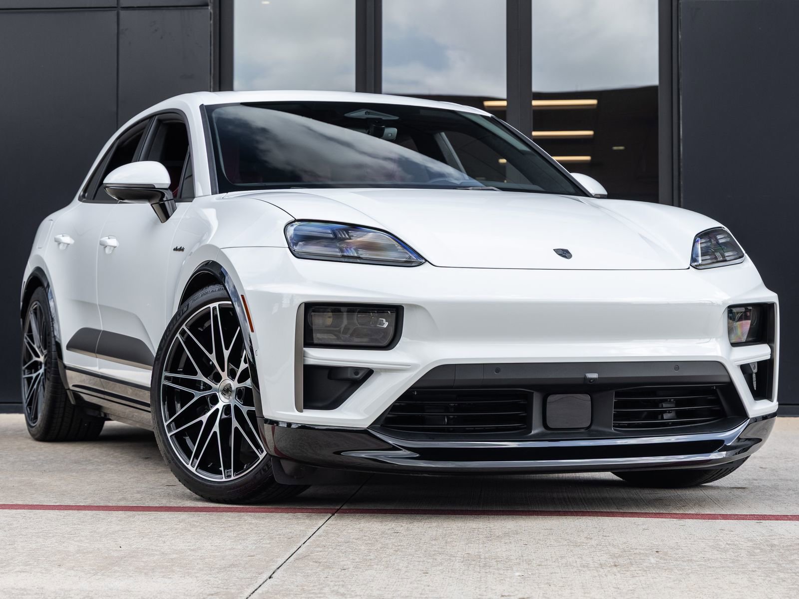 New 2025 Porsche Macan Turbo Electric AWD/4WD image 6
