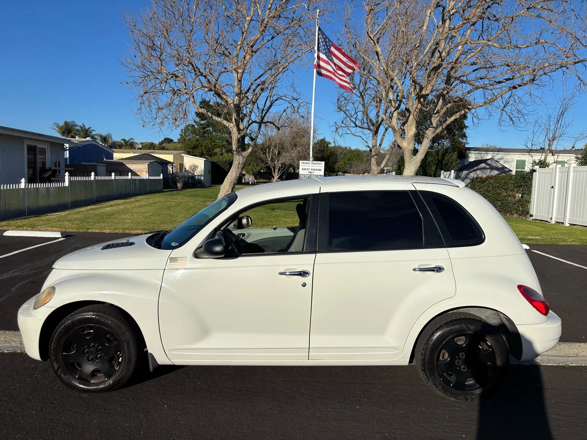 Used 2009 Chrysler PT Cruiser FWD image 1