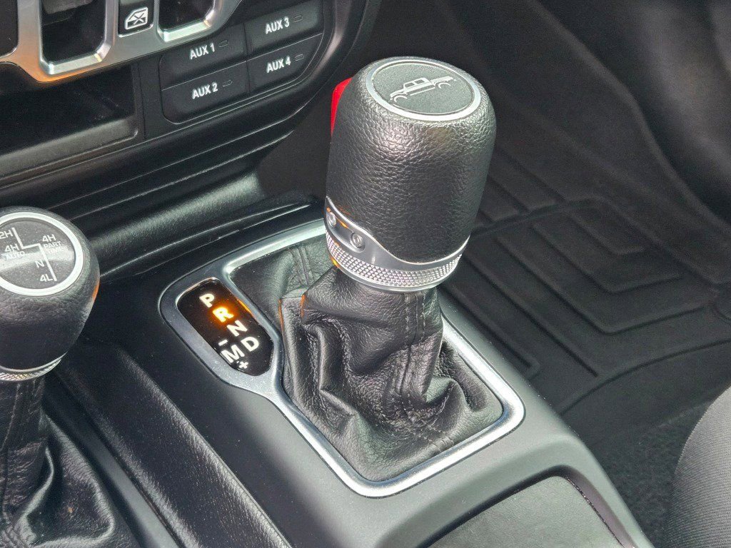 Used 2021 Jeep Gladiator Willys AWD/4WD image 24