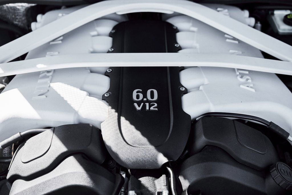 Used 2017 Aston Martin Vanquish S image 24