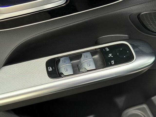 Used 2025 Mercedes-Benz GLC 350e 4MATIC image 14