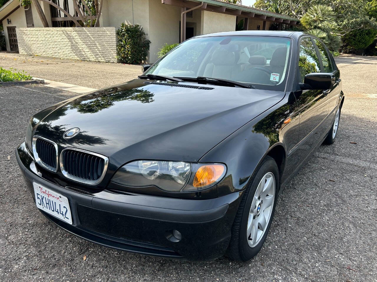 Used 2004 BMW 325i Sedan RWD image 2