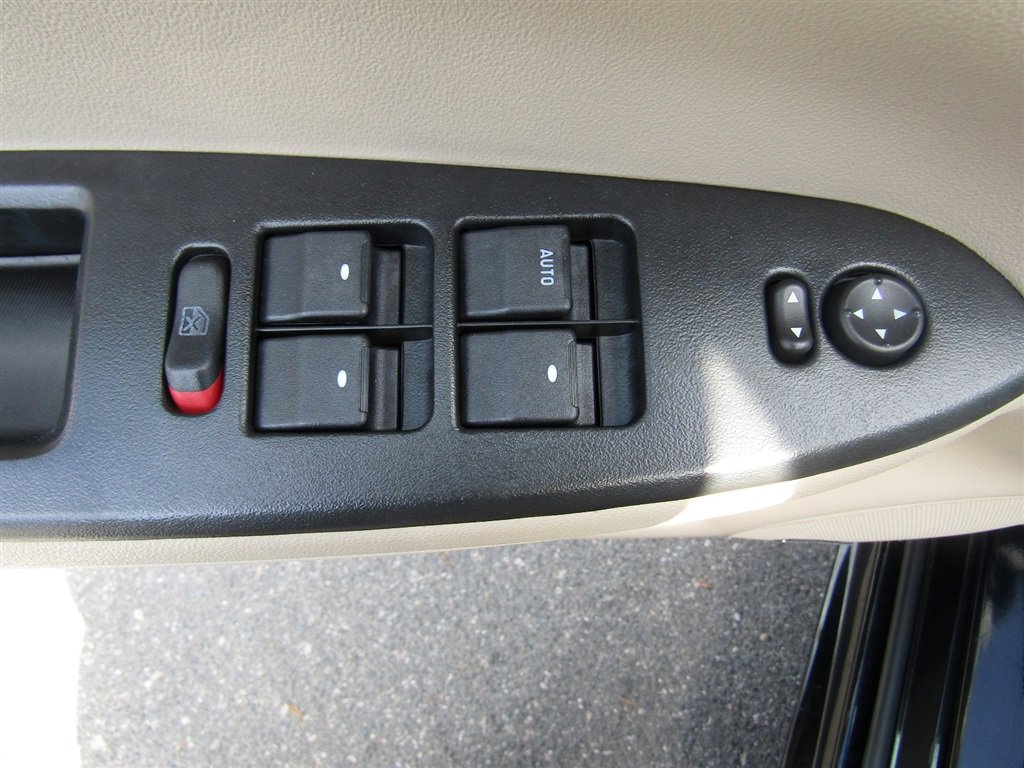 Used 2009 Chevrolet Impala LTZ image 16