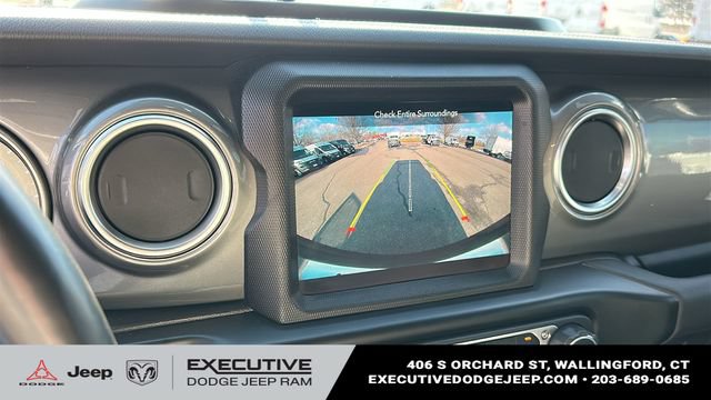 Used 2022 Jeep Wrangler Unlimited Sahara w/ Cold Weather Group AWD/4WD image 15