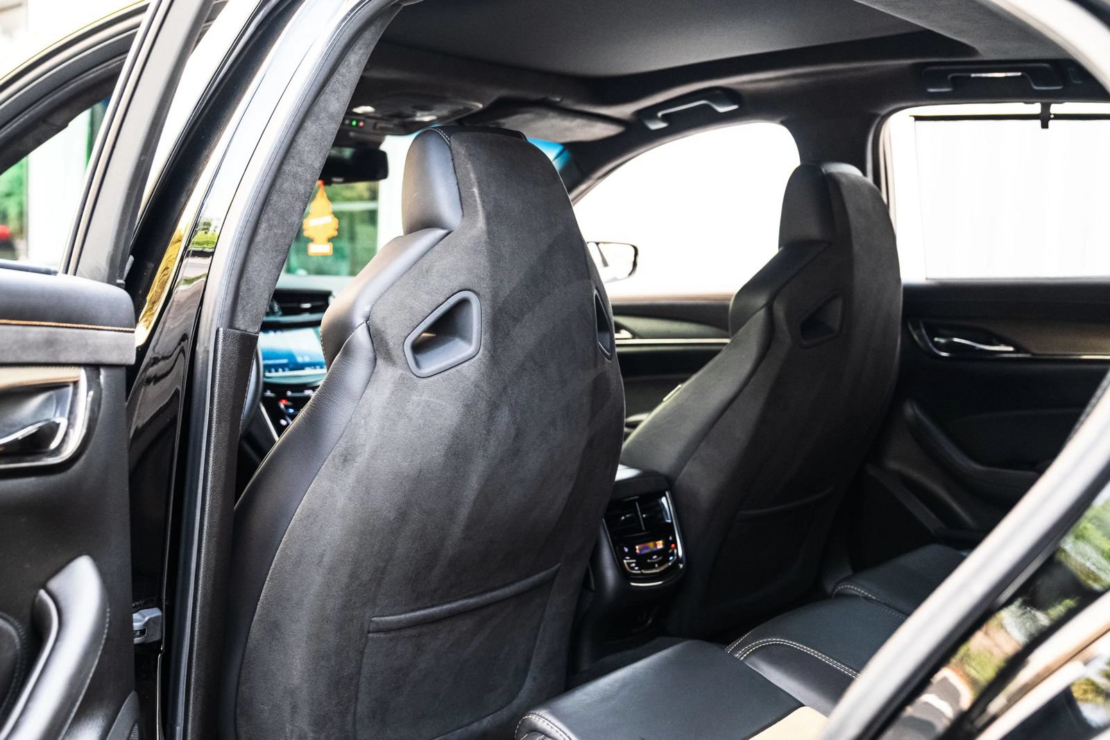 Used 2018 Cadillac CTS V w/ Luxury Package RWD image 17
