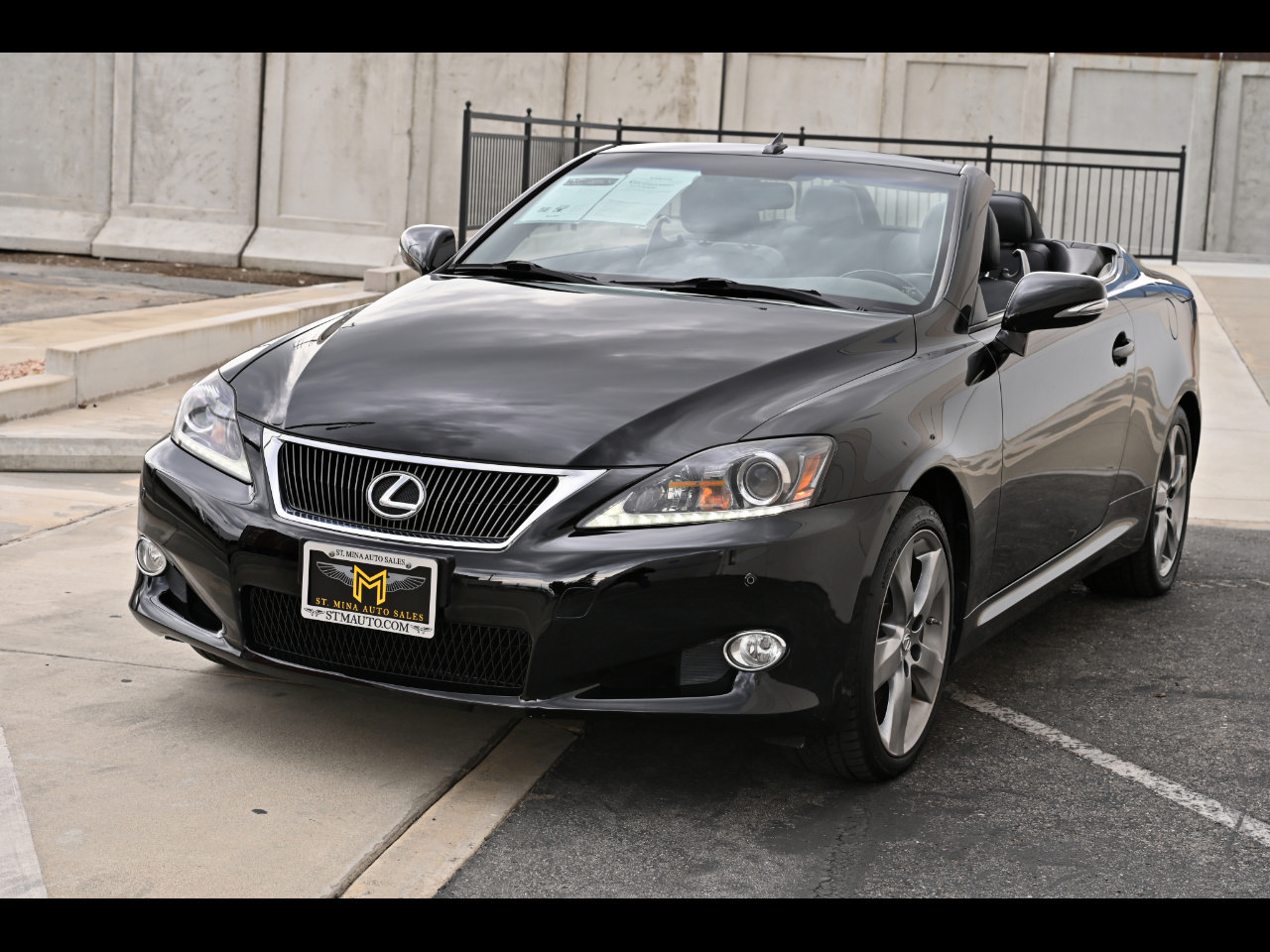 Used 2012 Lexus IS 350C w/ Luxury Pkg RWD image 1