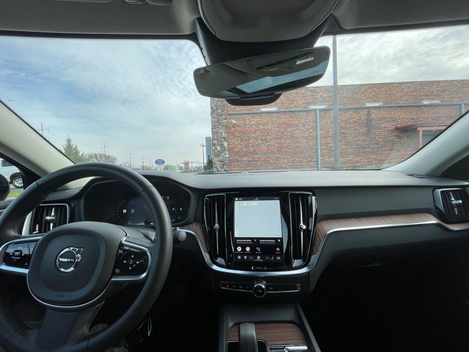 Used 2025 Volvo S60 B5 Plus image 33