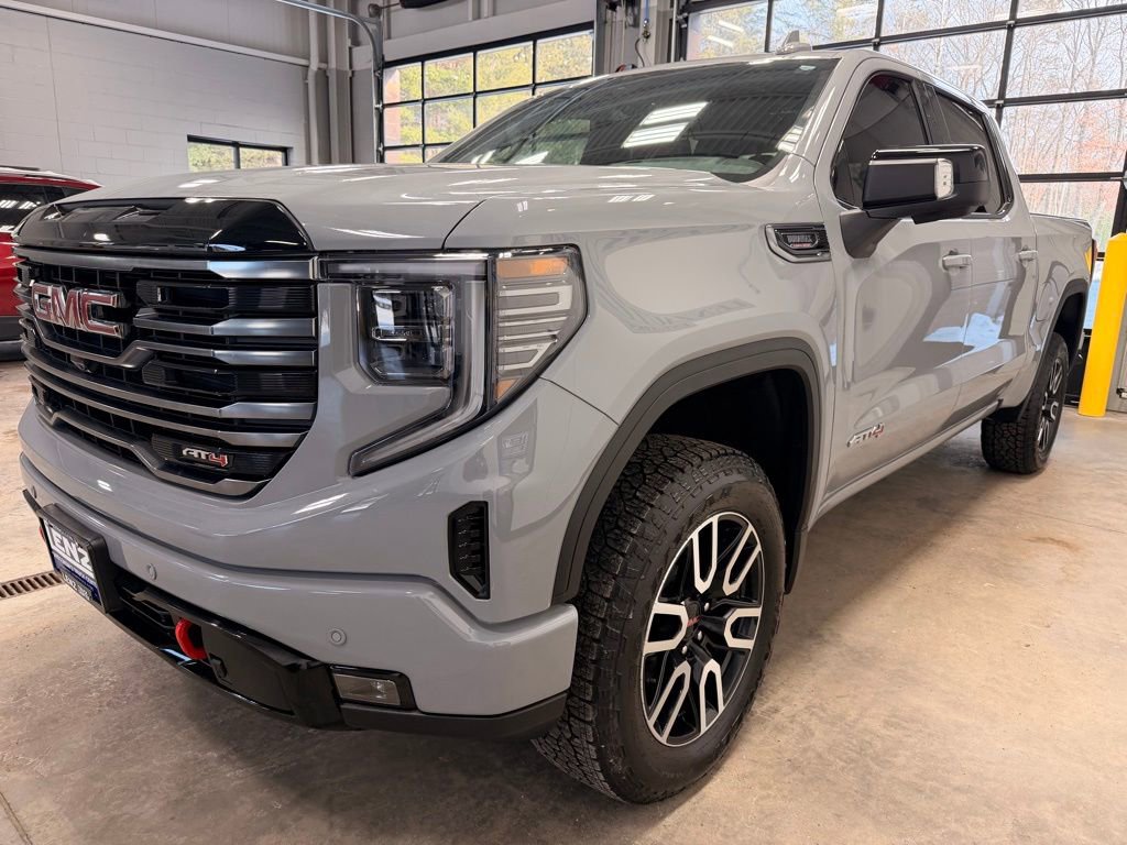 Used 2025 GMC Sierra 1500 AT4 w/ AT4 Premium Package AWD/4WD image 4