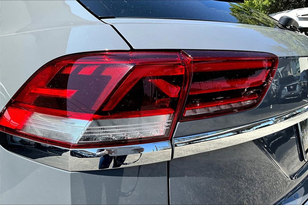 Used 2021 Volkswagen Atlas Cross Sport SEL R-Line image 41