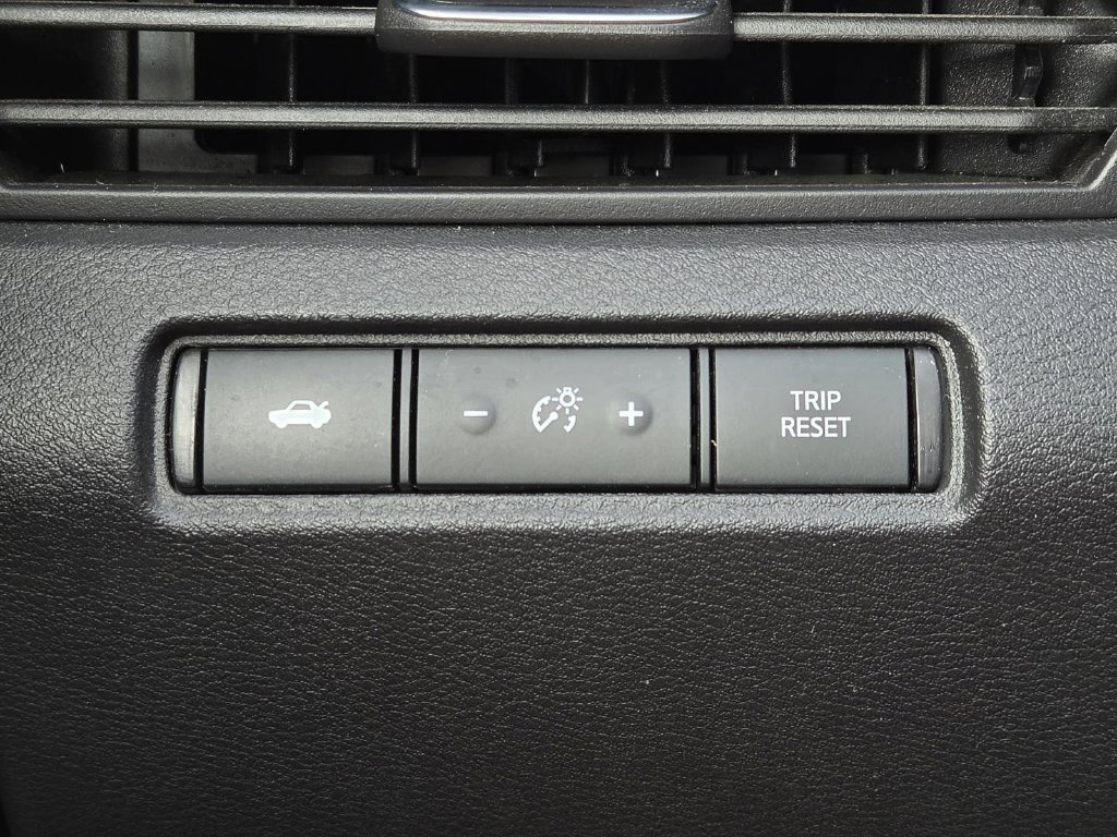 Used 2025 Nissan Altima 2.5 SV FWD image 16