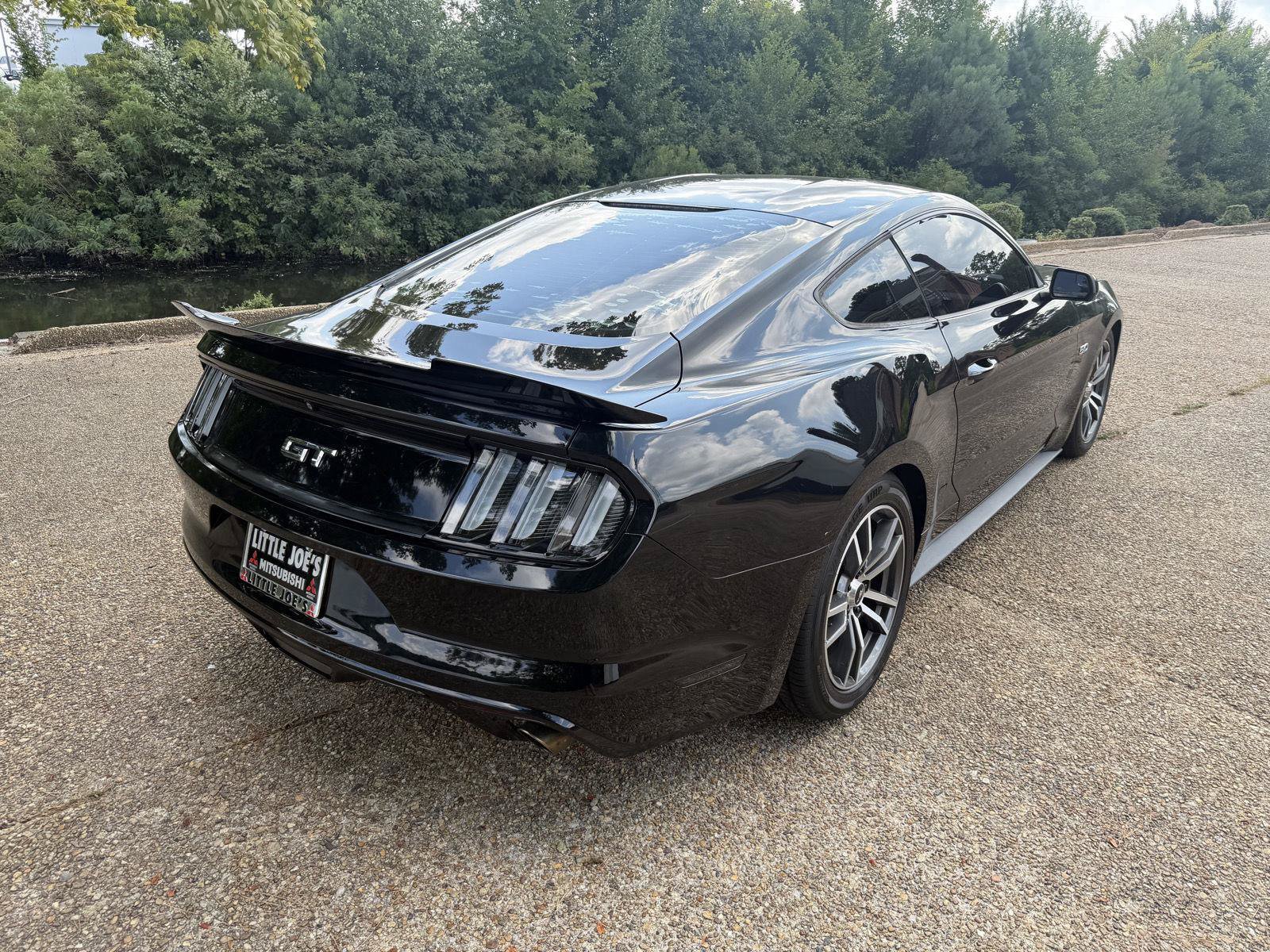 Used 2016 Ford Mustang GT RWD image 3