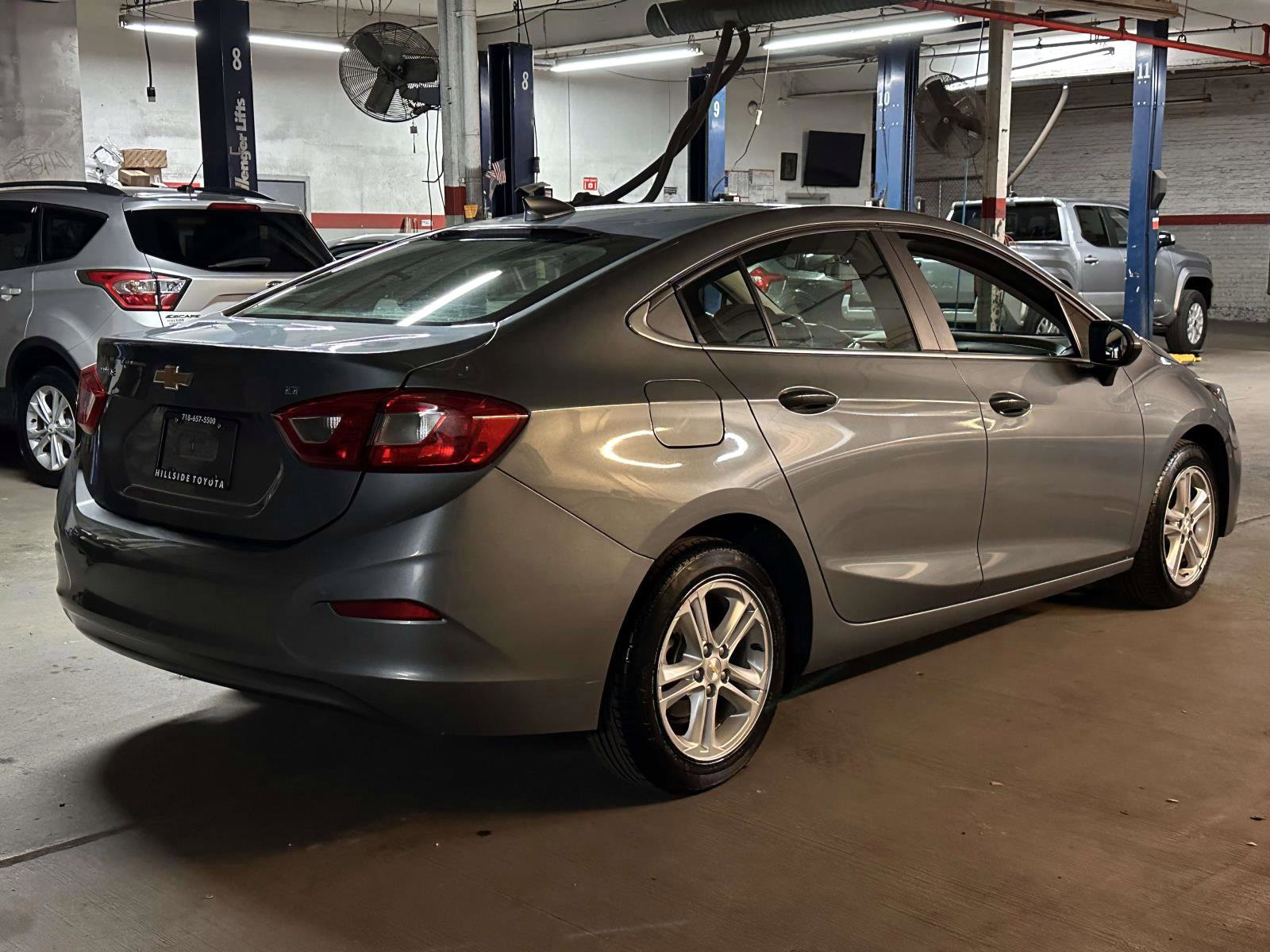 Used 2018 Chevrolet Cruze LT w/ Convenience Package image 5