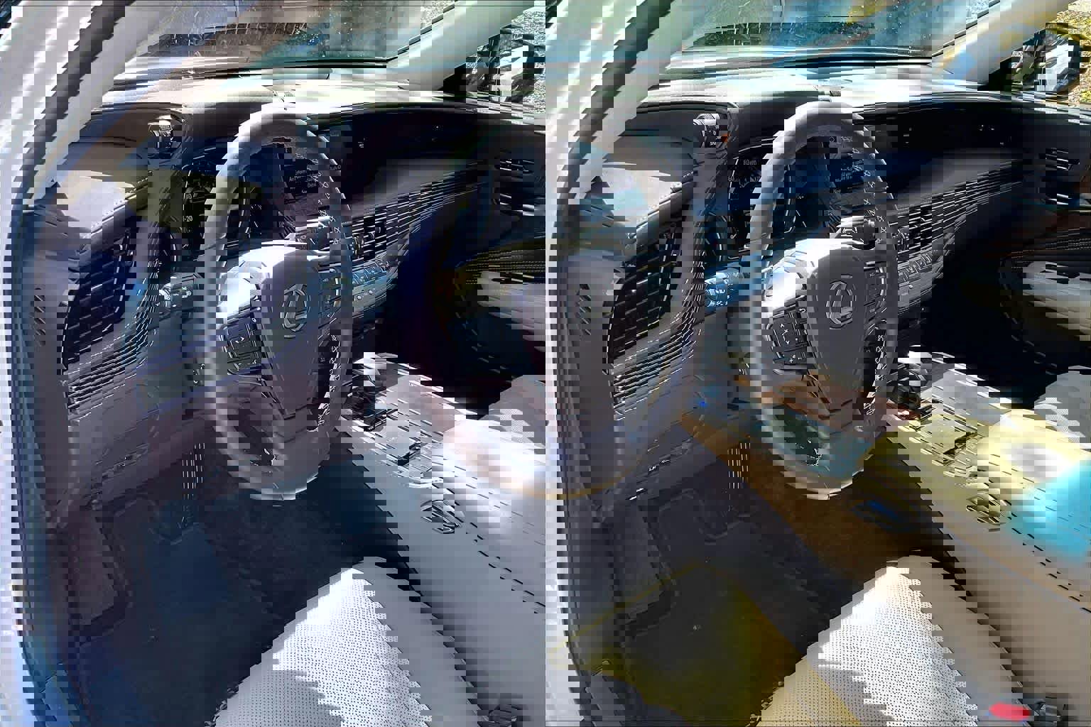 Used 2020 Lexus LS 500 w/ Accessory Package (Z2) image 18