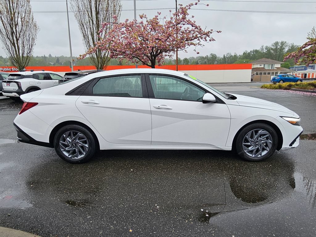 Used 2024 Hyundai Elantra SEL FWD image 4