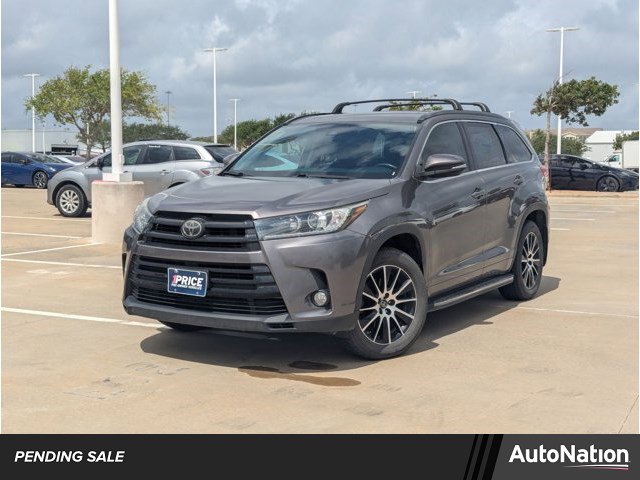 Used 2017 Toyota Highlander SE FWD image 1