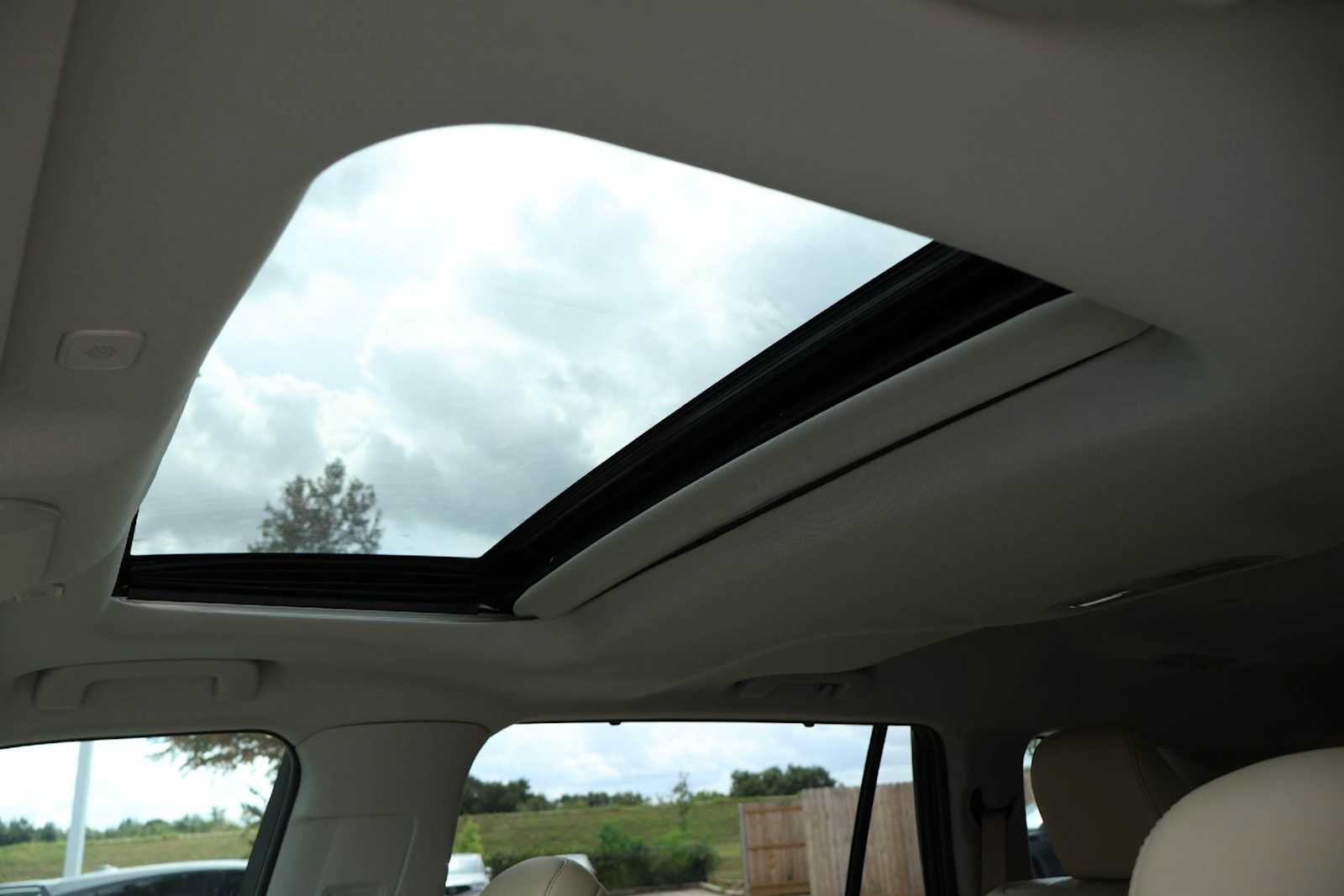 Used 2024 Toyota Highlander Limited FWD image 29