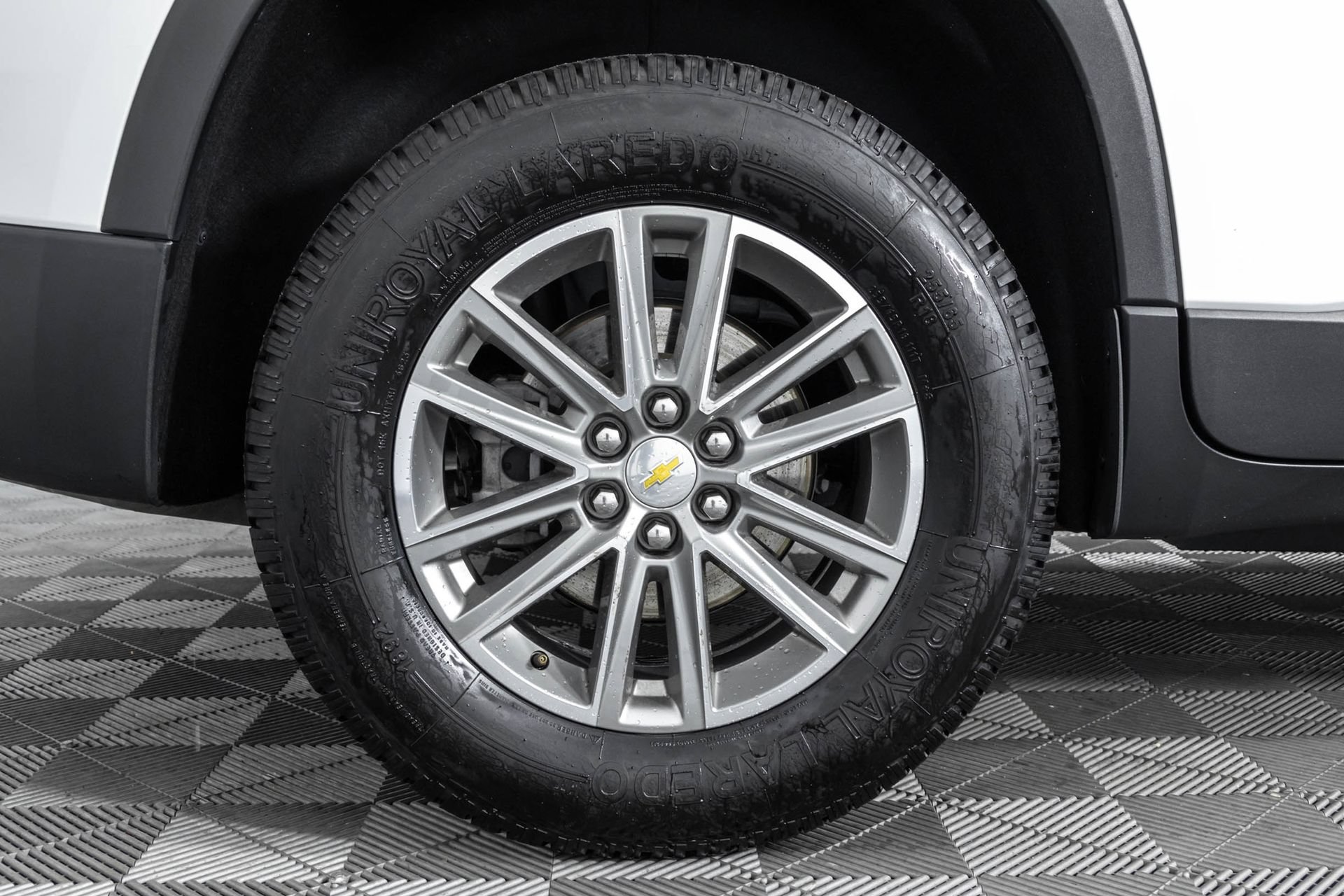 Used 2023 Chevrolet Traverse LT AWD/4WD image 45