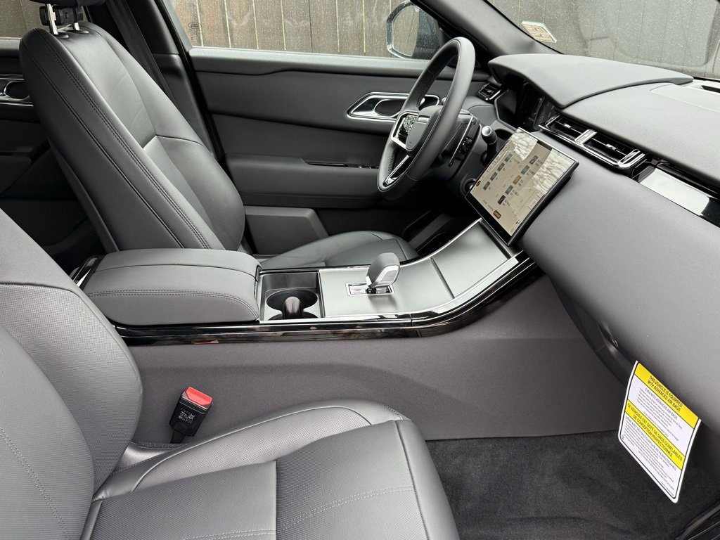 New 2025 Land Rover Range Rover Velar Dynamic SE image 11