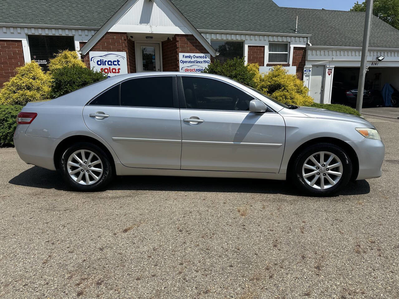 Used 2010 Toyota Camry LE FWD image 9