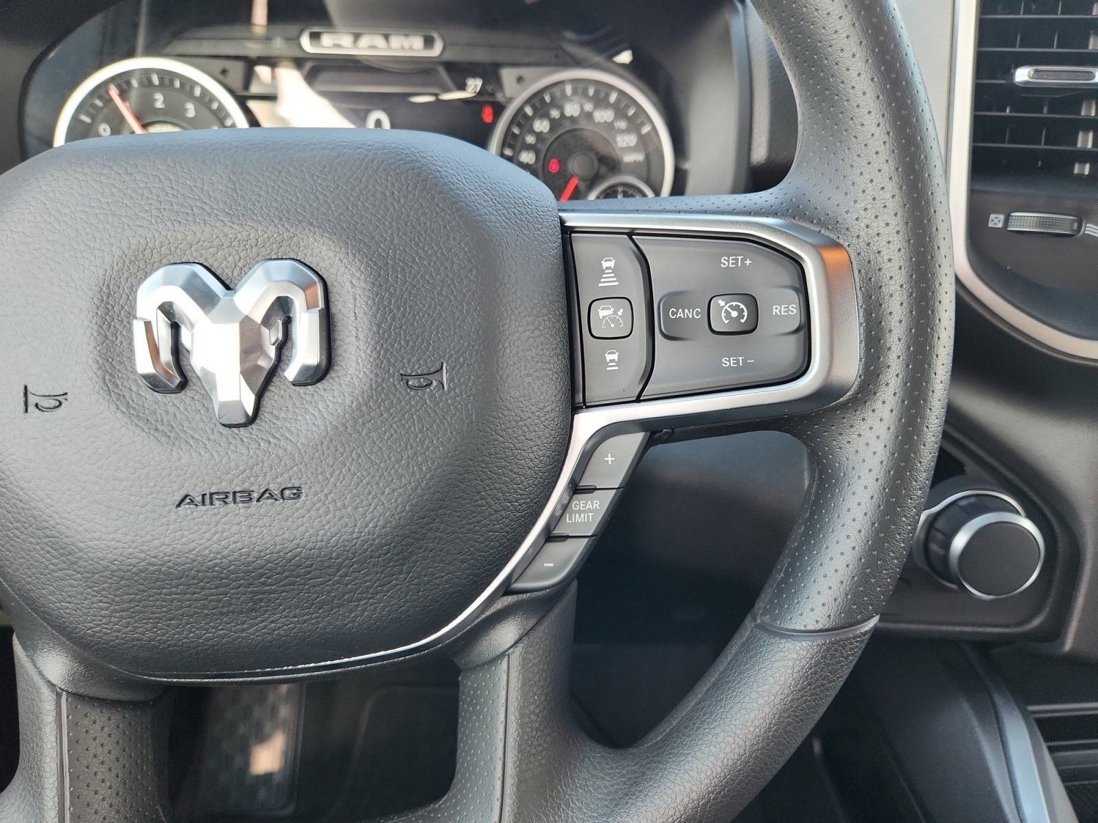 New 2026 RAM 1500 Express AWD/4WD image 16
