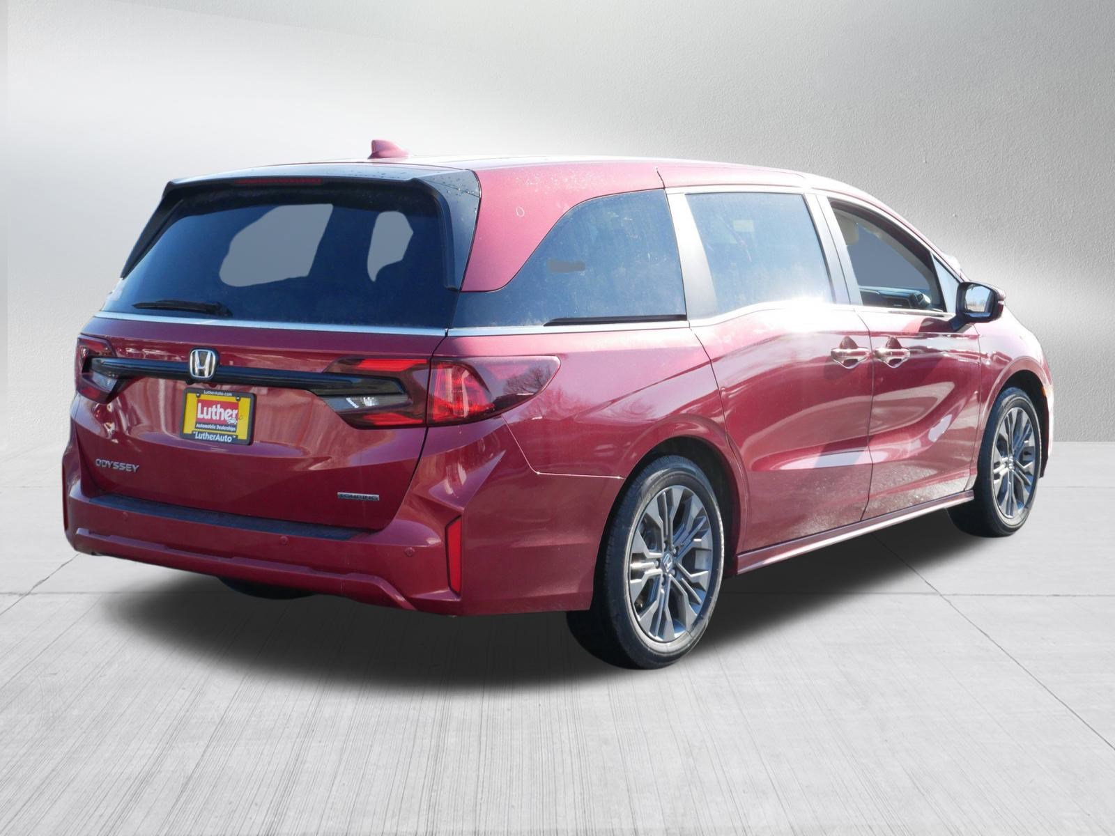 Certified 2026 Honda Odyssey Touring image 7